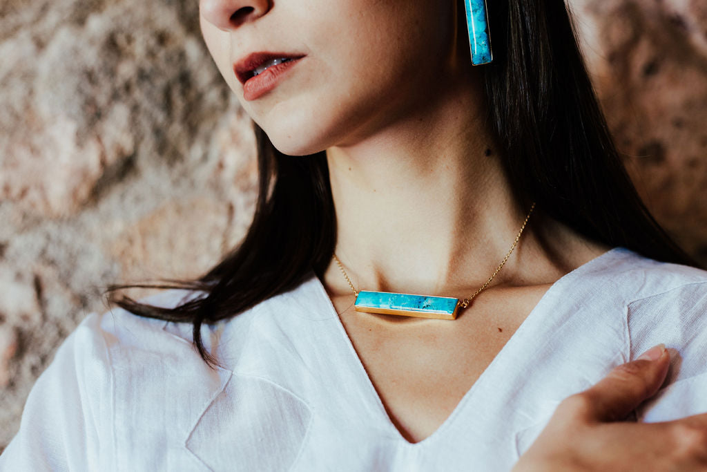 THE BAR NECKLACE