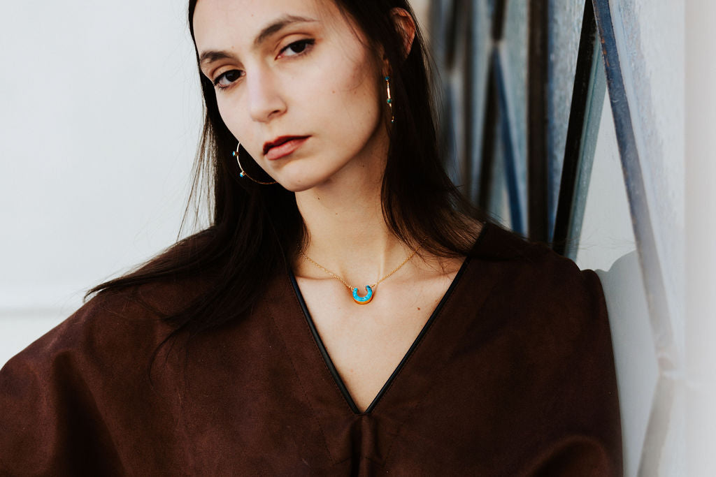 THE HORSESHOE NECKLACE