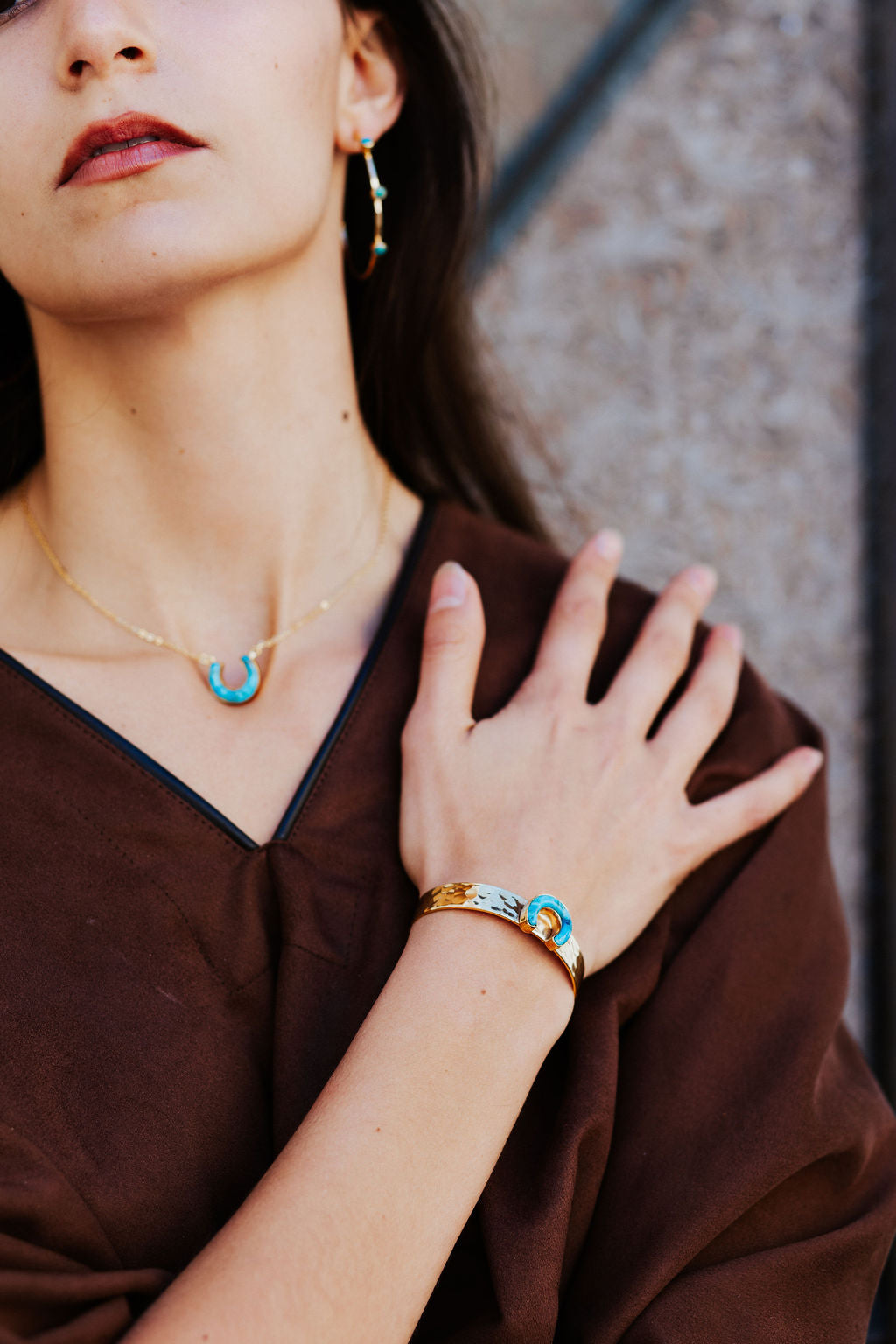 THE HORSESHOE NECKLACE