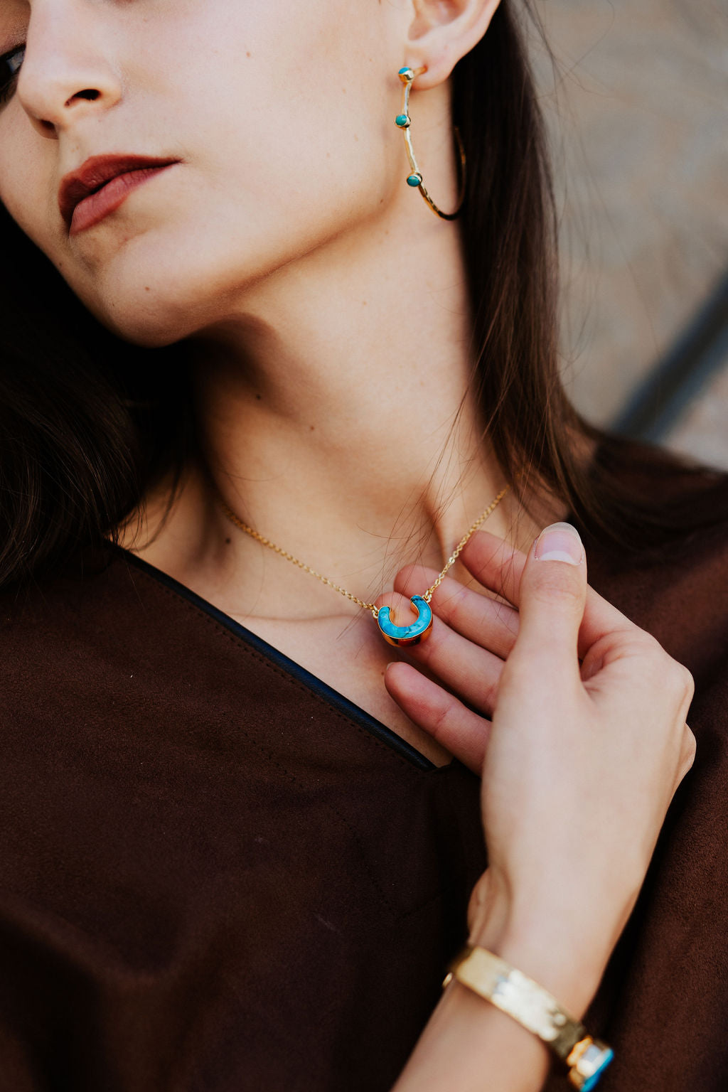 THE HORSESHOE NECKLACE